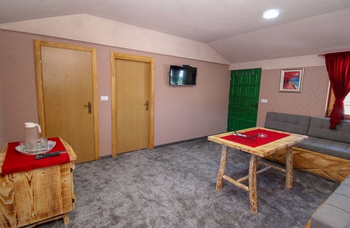 Pale Apartment | Ethno Village Dolina Mira - One Bedroom Holiday Home (Miljacka)