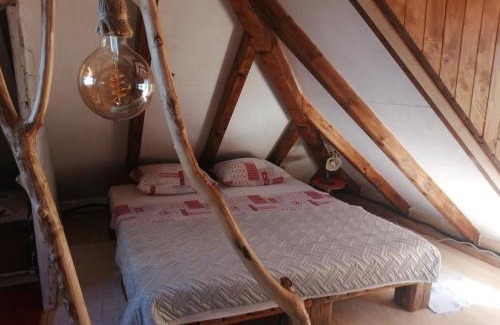 Mladenovac Ski Chalet | Etno kompleks Orahovac - Vajat Slavuj