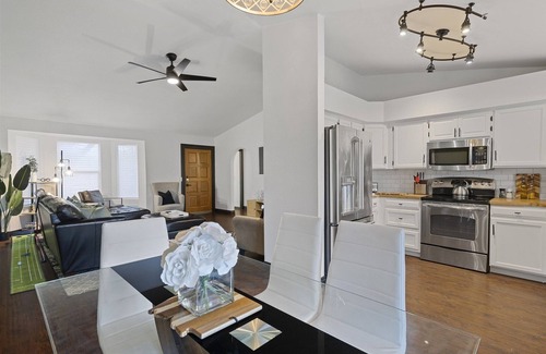 Westgreen Estates House | EUPHORIA IN PEORIA! Heated Pool, Prime Location & Good Vibes! 5 Mins to Westgate