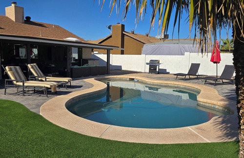 Westgreen Estates House | EUPHORIA IN PEORIA! Heated Pool, Prime Location & Good Vibes! 5 Mins to Westgate
