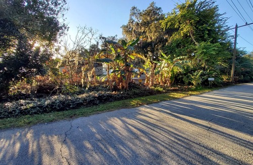 Eustis House | Eustis Fl- Lakefront Minie Ranch. Private ,fenced, off main drag, walk to town.
