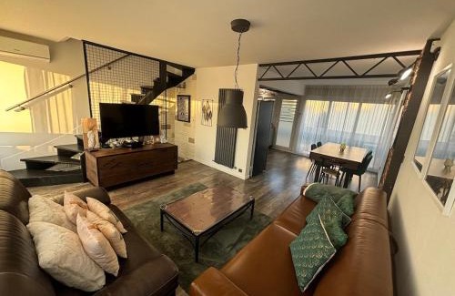 Saint-Quentin-en-Yvelines Apartment | Evasion Verdoyante Vue sur jardin avec balcon et parking