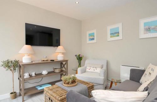 West Looe Apartment | Evelyn