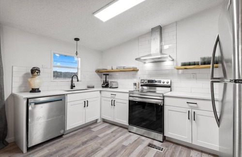 Canyon Lake Cabin | Events & Weddings Entire 14-Cabin Retreat Sleep100 - Hill Country Pool, Fire Pit