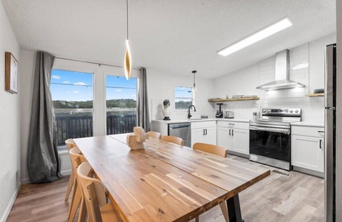 Canyon Lake Cabin | Events & Weddings Entire 14-Cabin Retreat Sleep100 - Hill Country Pool, Fire Pit