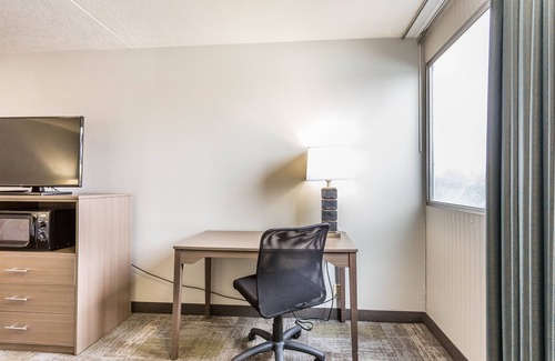 Marshall Hotel | EverSpring Inn & Suites