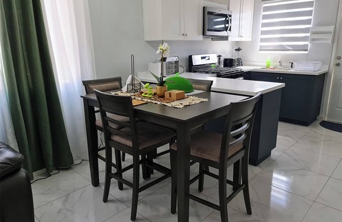 Old Harbour House | Evertonbnb448 - Charming 2-bedroom house in Old Harbour with WiFi, AC