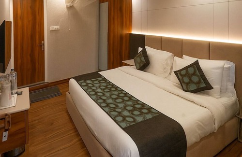 Mallital Hotel | Excel Hotels & Resorts Mall Road Nainital