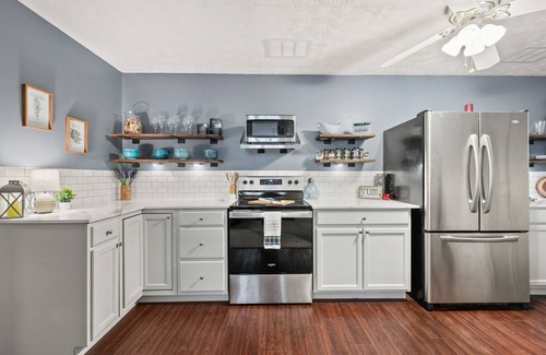 Roswell Apartment | Excellent Roswell Location! Quiet Basement Apartment in Private Setting!