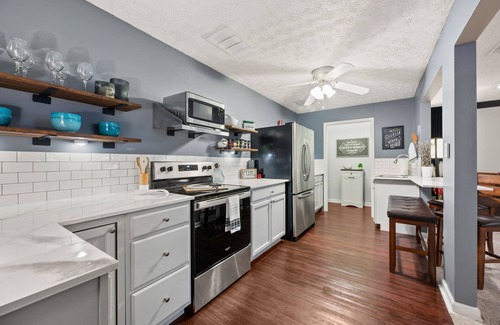 Roswell Apartment | Excellent Roswell Location! Quiet Basement Apartment in Private Setting!