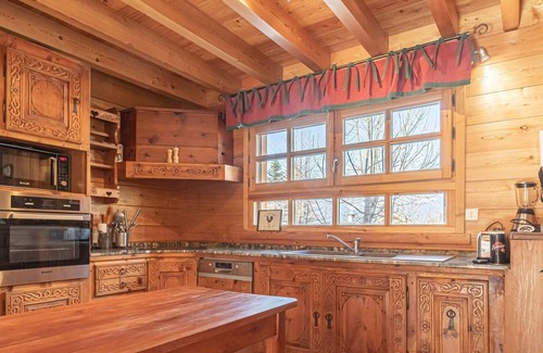 Valfrejus Ski Chalet | Exceptional chalet: 5 rooms, 14 pers, near slopes, WiFi, fireplace