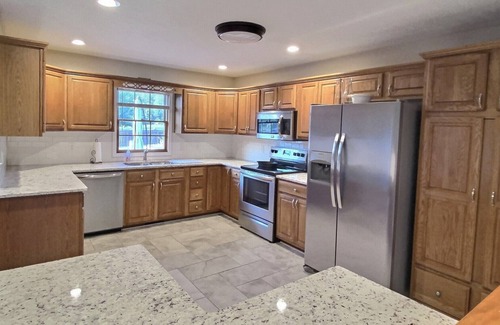 Cadiz House | Exceptional Home! Near Lake Barkley, King bed, fenced yard, extra living spaces.