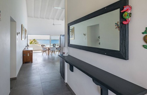 Kralendijk Apartment | Exceptional Oceanfront Penthouse Delfshaven Sanddollar Resort