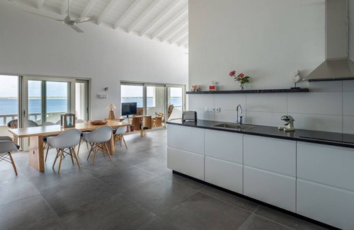 Kralendijk Apartment | Exceptional Oceanfront Penthouse Delfshaven Sanddollar Resort