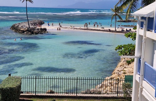 Sainte-Anne Apartment | Exceptional view T3 direct access to beach bourg Ste Anne All on foot!