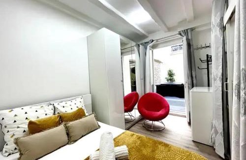 Val-de-Grace Apartment | Exceptionnelle maison de ville ✧Cour privée ✧Métro