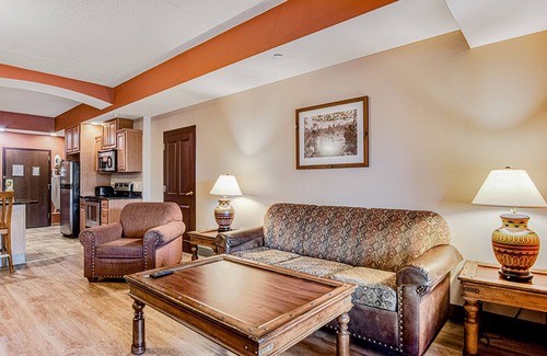 Wisconsin Dells Condo | Exciting condo with water park, fireplace, hot tub, & central AC