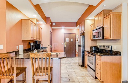 Wisconsin Dells Condo | Exciting condo with water park, fireplace, hot tub, & central AC