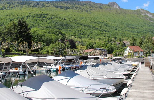 Le Bourget-du-Lac Apartment | EXCLUDED ON LAKE.