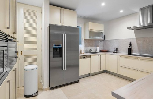 Marbella Villa | Exclusive 6 Bedroom Mansion by Lodgerstrip