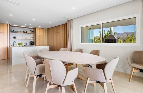 Marbella Villa | Exclusive 6 Bedroom Mansion by Lodgerstrip