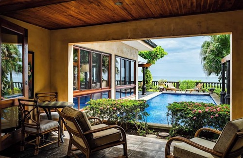 Playa Langosta House | ♆Exclusive Beachfront Villa♆ Private Pool & BBQ