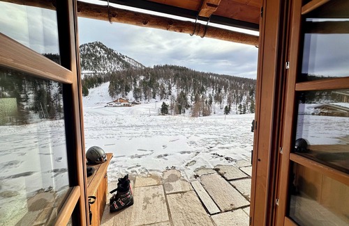 Cesana Torinese Ski Chalet | Exclusive chalet with direct access to ski slopes