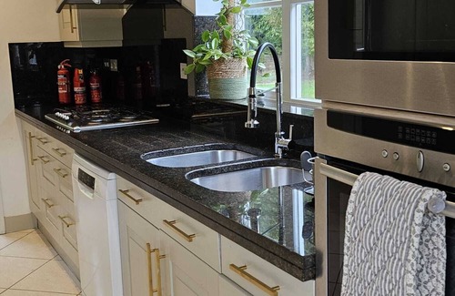 Lingfield Cottage | Exclusive cottage in the heart of the forest