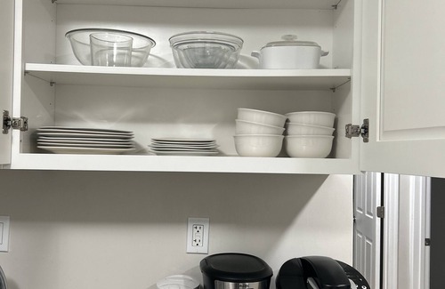 McLean House | Exclusive Escape- 1 mile to metro w/FULL kitchen!