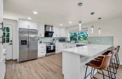 Three Lakes House | Exclusive Lakefront For 10 with Sauna, Kayaks, Peace