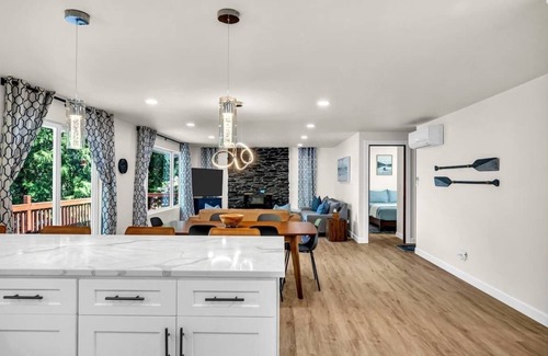 Three Lakes House | Exclusive Lakefront For 10 with Sauna, Kayaks, Peace