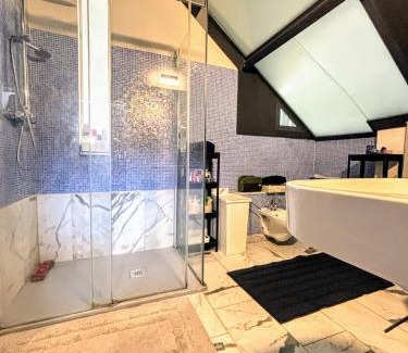 Marina di Carrara Apartment | Exclusive Loft Marina di Carrara - Free Parking