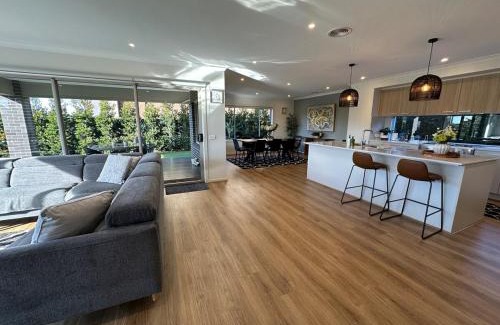 Clyde North House | Exclusive Perfectly Big House by My Lodgingfy International