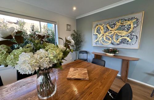 Clyde North House | Exclusive Perfectly Big House by My Lodgingfy International