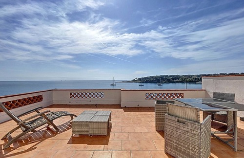 Cap-d'Antibes Villa | Exclusive villa for 8 in Cap d'Antibes seafront