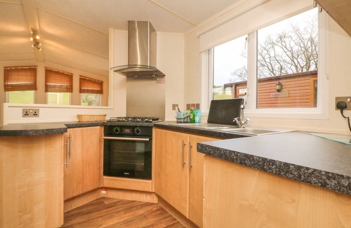 Brushford Cottage | EXE VALLEY LODGE, pet friendly, with hot tub in Bampton, Devon