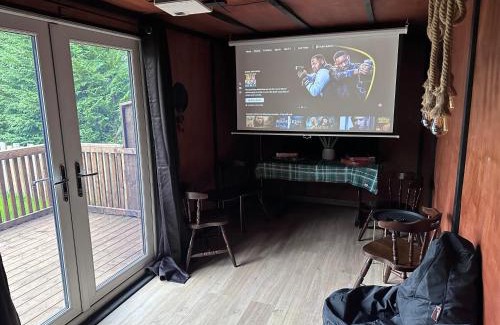 Cwmbran House | Exec 2 bed lodge in rural Wales with Cymru Holidays