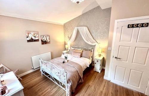 Cwmbran House | Exec 2 bed lodge in rural Wales with Cymru Holidays