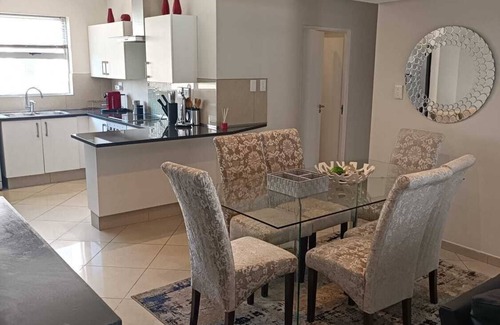 Greater Johannesburg Metropolitan Area Apartment | Executive 2-Bed Apartment in Prime Sandton Location - Jade Apartments