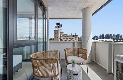 Cremorne Apartment | Executive 2-Bed Apartment with Views, Gym and Pool