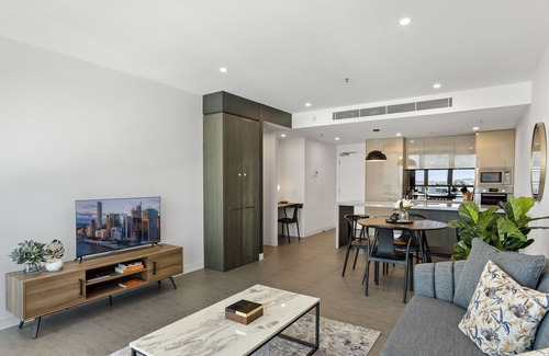 Woolloongabba Apartment | Executive 2-Bed with Stadium View, Great Amenities
