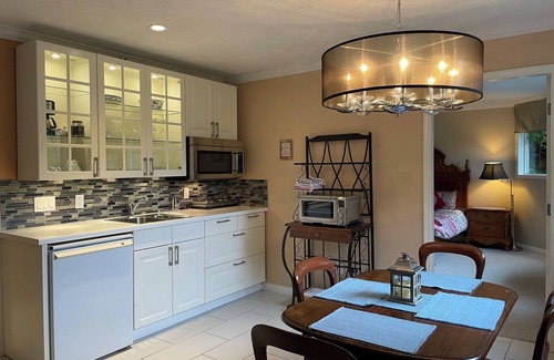 Cobble Hill House | Executive 2 bedroom suite on a Private Estate - Pet Friendly