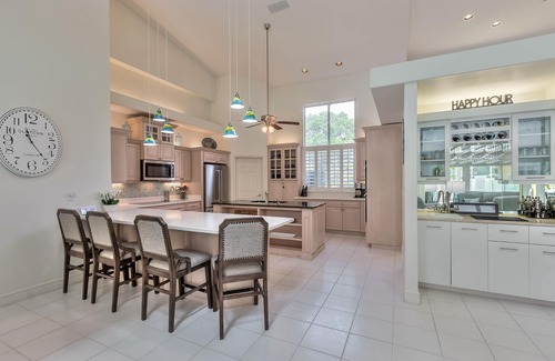 Spruce Creek House | Executive 3-Bedroom Hangar Home within Spruce Creek Fly-In, live 24 hr security.