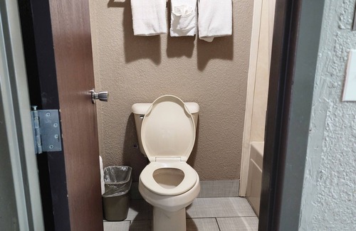 Oklahoma City Hotel | Executive Inn