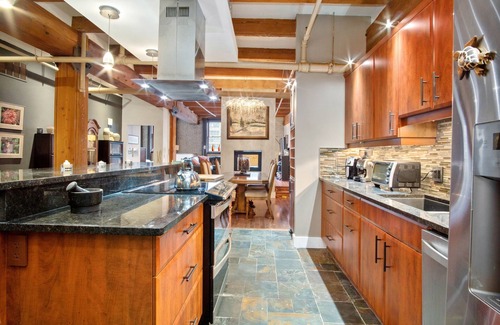 Exchange District Condo | Executive Loft-Styled Condo with FREE Parking