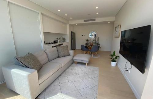 Engadine Apartment | Executive One Bedroom apartment and Courtyard Retreat
