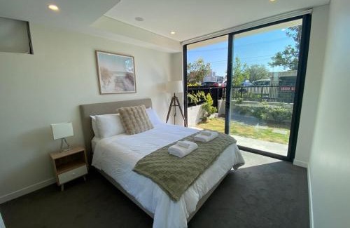 Engadine Apartment | Executive One Bedroom apartment and Courtyard Retreat