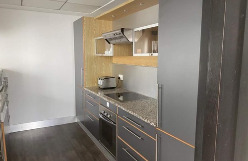 Jumeirah Lake Towers Apartment | Executive One-Bedroom Apartment with Balcony at Dubai Marina