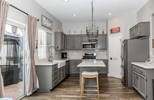 Highland Reserve House | Executive-Style Farmhouse Retreat – Furnished & Perfectly Located in Roseville