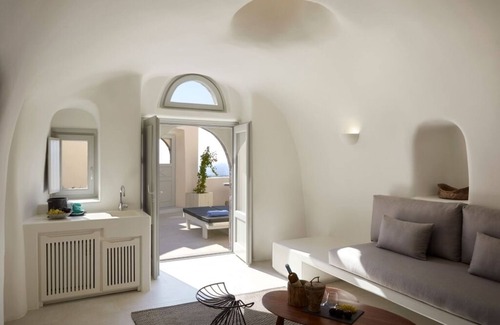 Oia Hotel | Executive Two-Bedroom Cave Suite